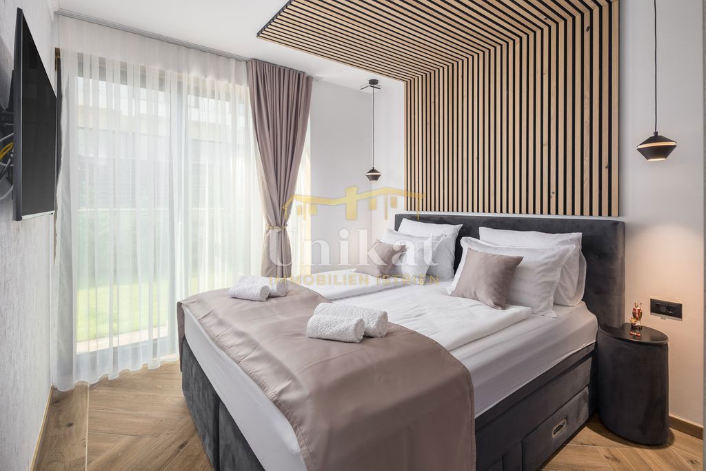 Nova moderna vila samo 400 metrov od morja